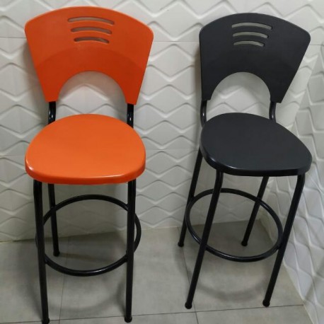 Banqueta alta em polipripileno